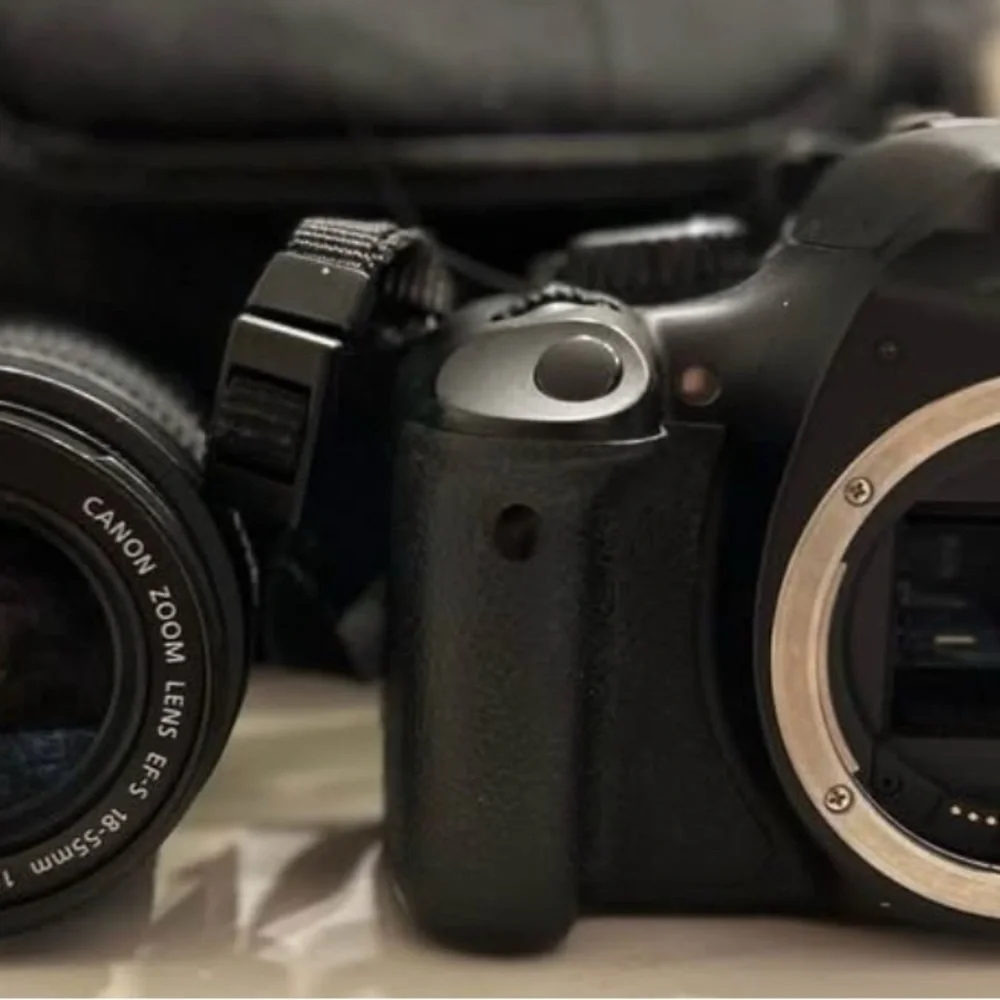 Canon EOS Rebel T2i DSLR Camera Bundle